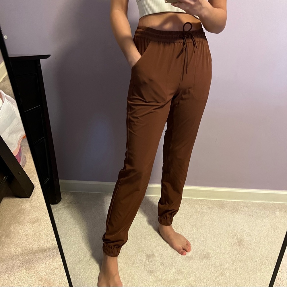 aritzia tna speed jogger